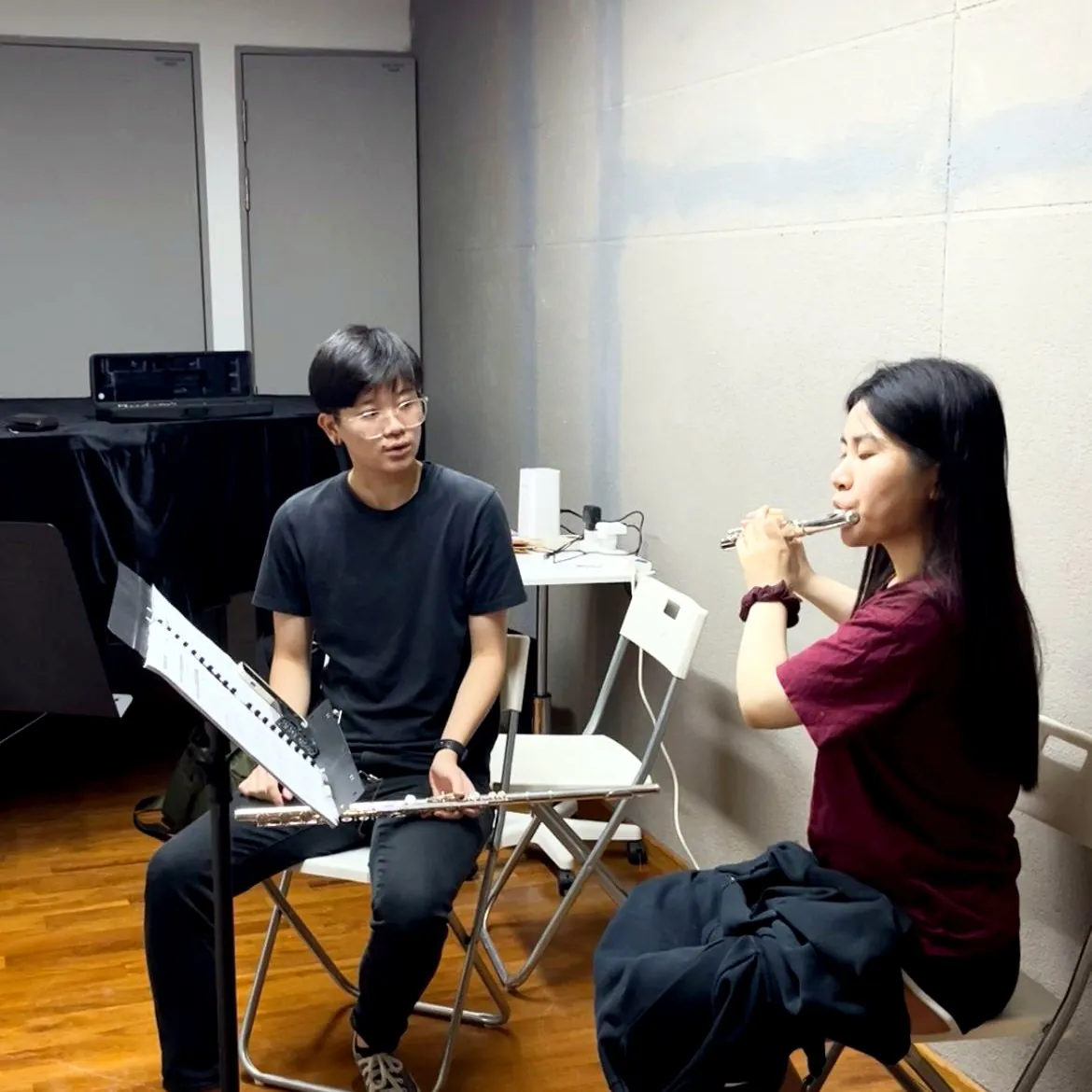 A TWA teacher guiding a flute learner in a one-to-one PSX lesson
