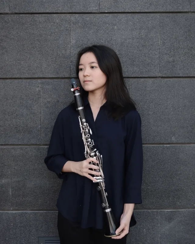 Yap Fang Yi holding her clarinet